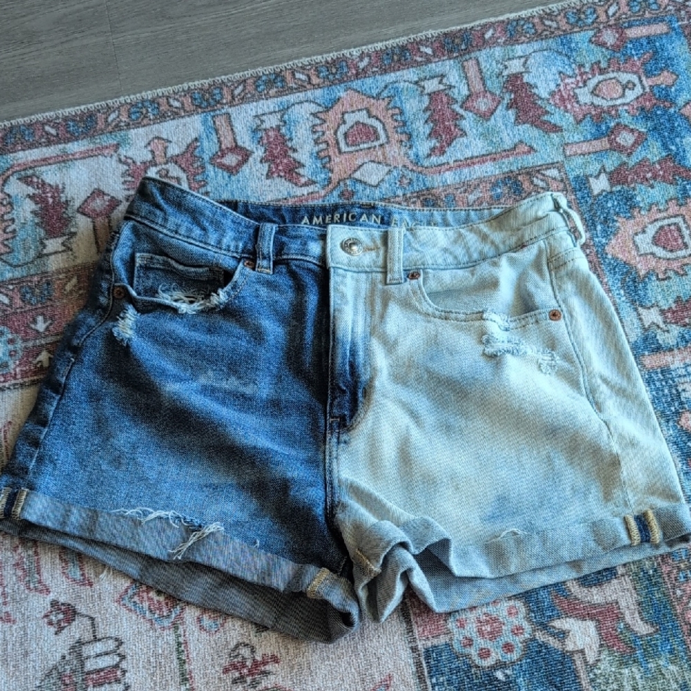 American Eagle Stretch Denim Shorts Women's Size 6 (distressed, two tone)